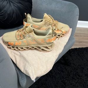 So-So sneaker